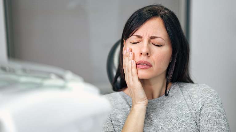 wisdom tooth removal spring branch | woman with toothache