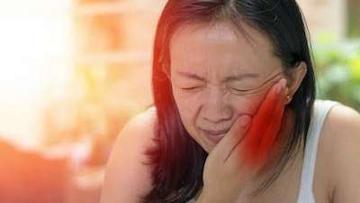 wisdom tooth extraction spring branch | woman in pain from toothache